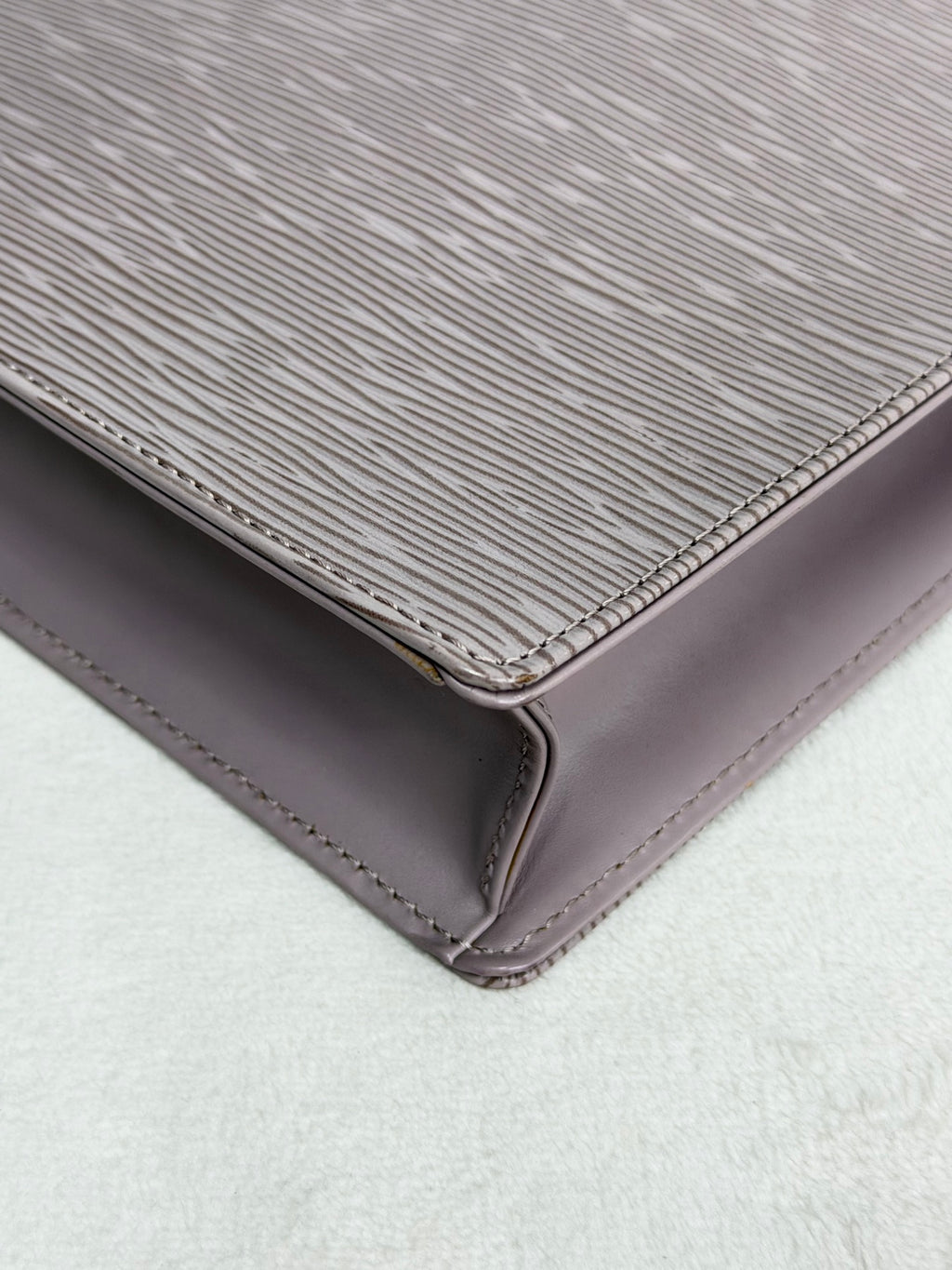 LOUIS VUITTON Epi Violet Shoulderbag