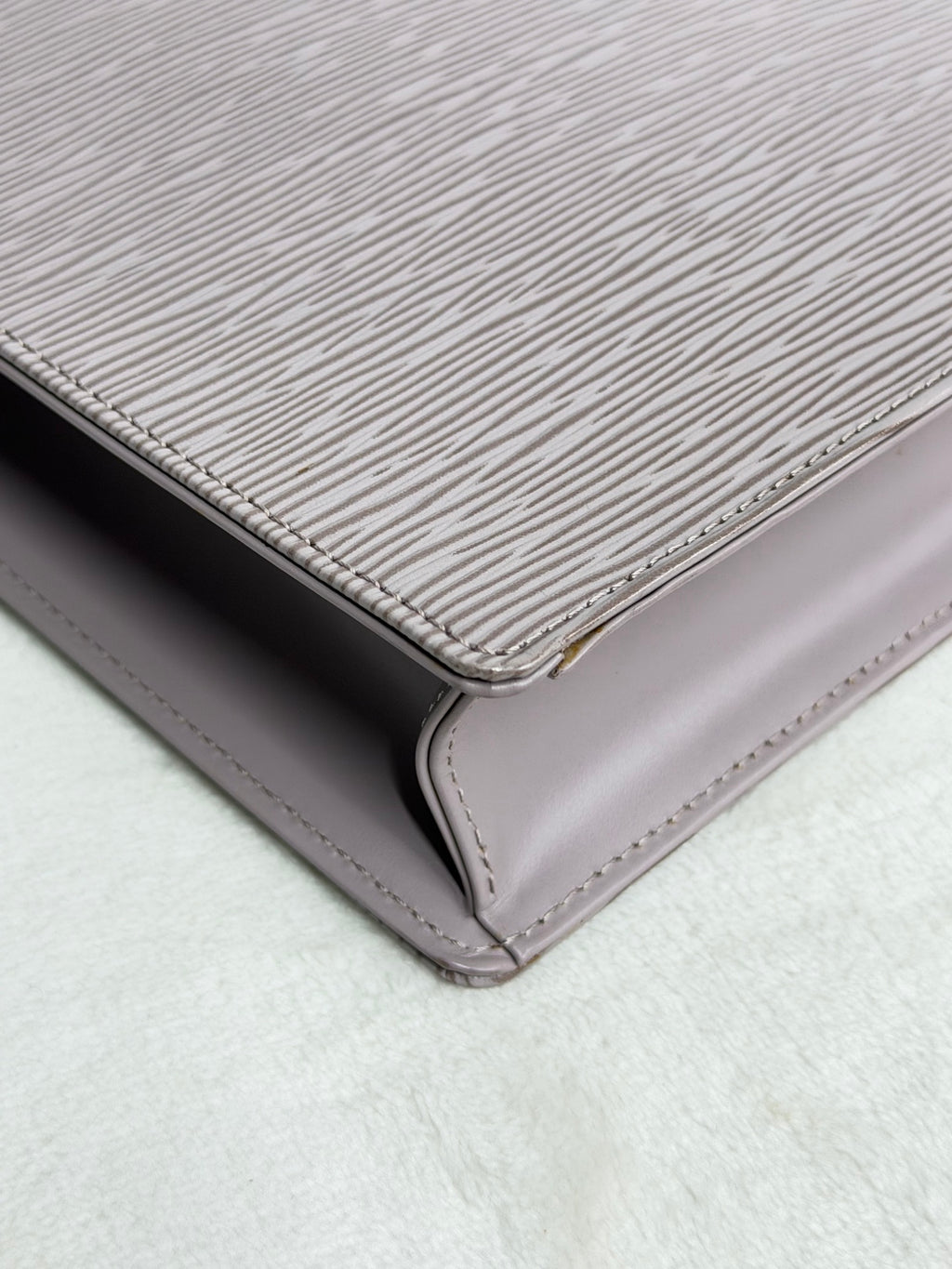 LOUIS VUITTON Epi Violet Shoulderbag