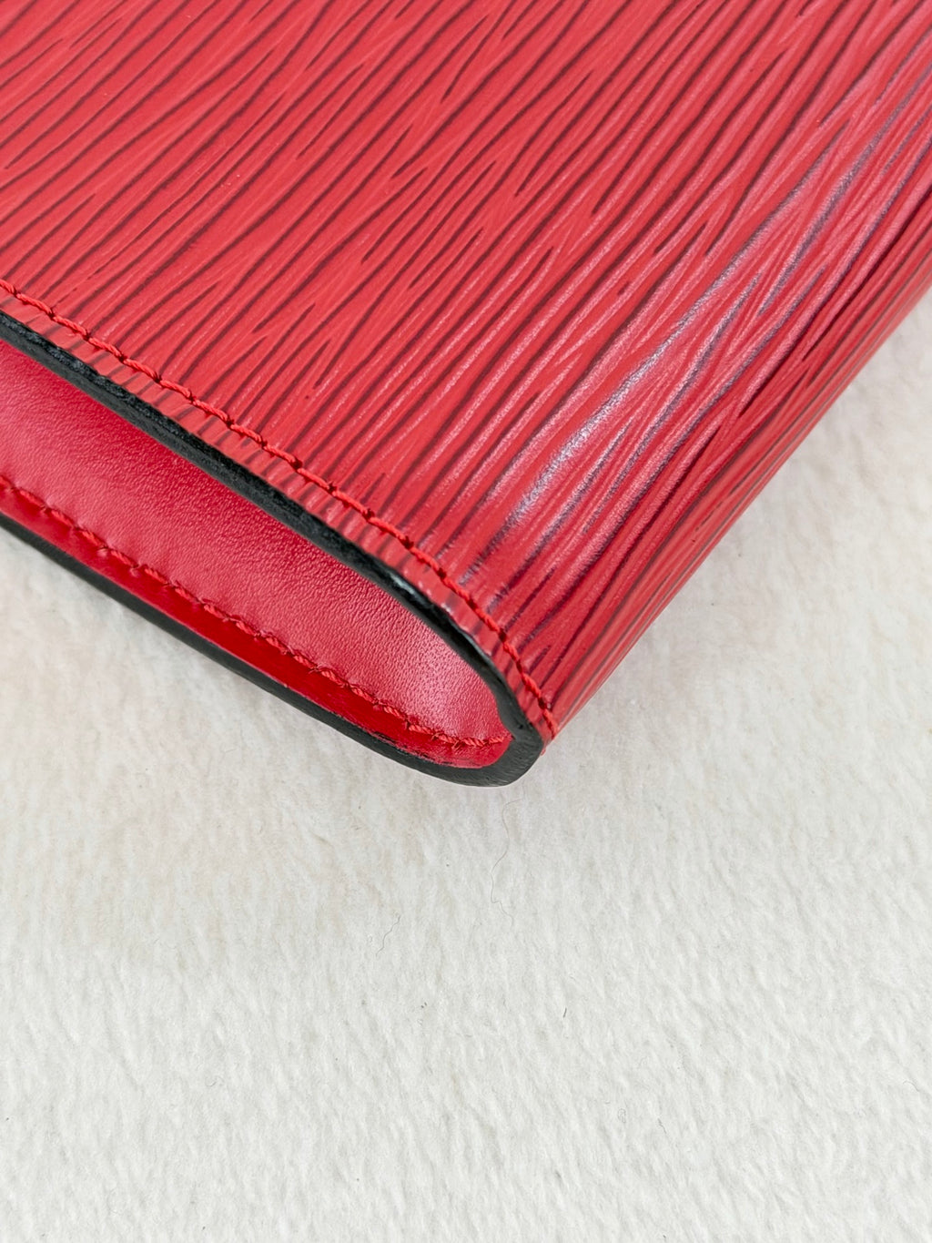 LOUIS VUITTON Epi Pochette Accessoires 24 Castilian Red Clutch Bag