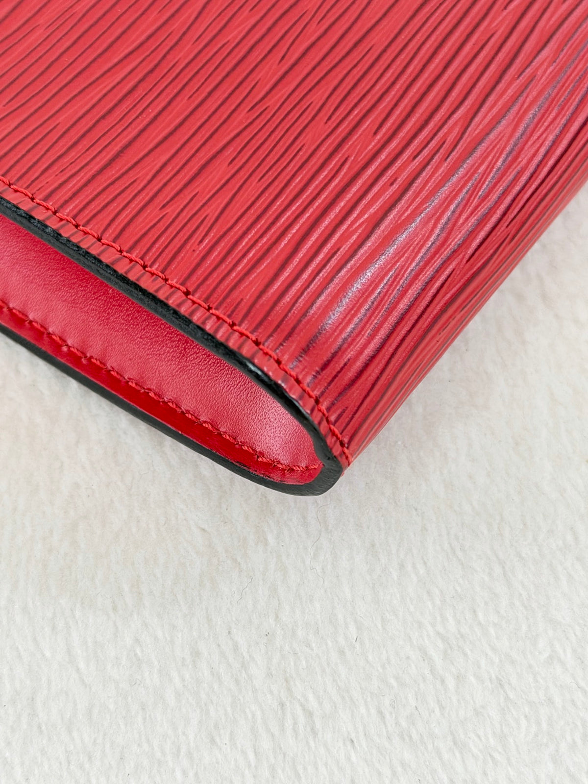 LOUIS VUITTON Epi Pochette Accessoires 24 Castilian Red Clutch Bag