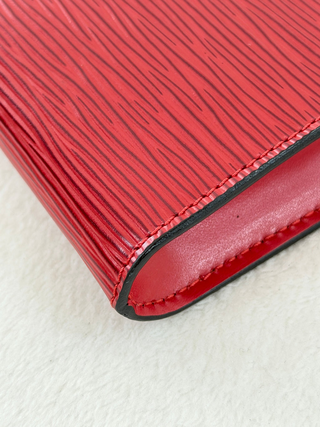 LOUIS VUITTON Epi Pochette Accessoires 24 Castilian Red Clutch Bag