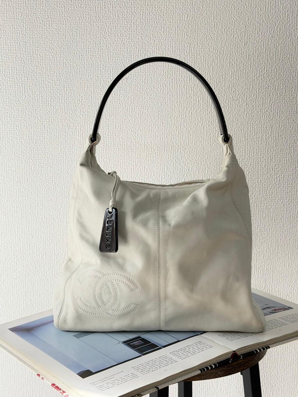 CHANEL White Leather Hobo Bag with Black Resin Handle Stitched CC