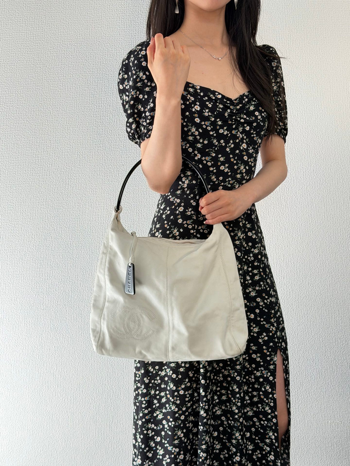 CHANEL White Leather Hobo Bag with Black Resin Handle Stitched CC