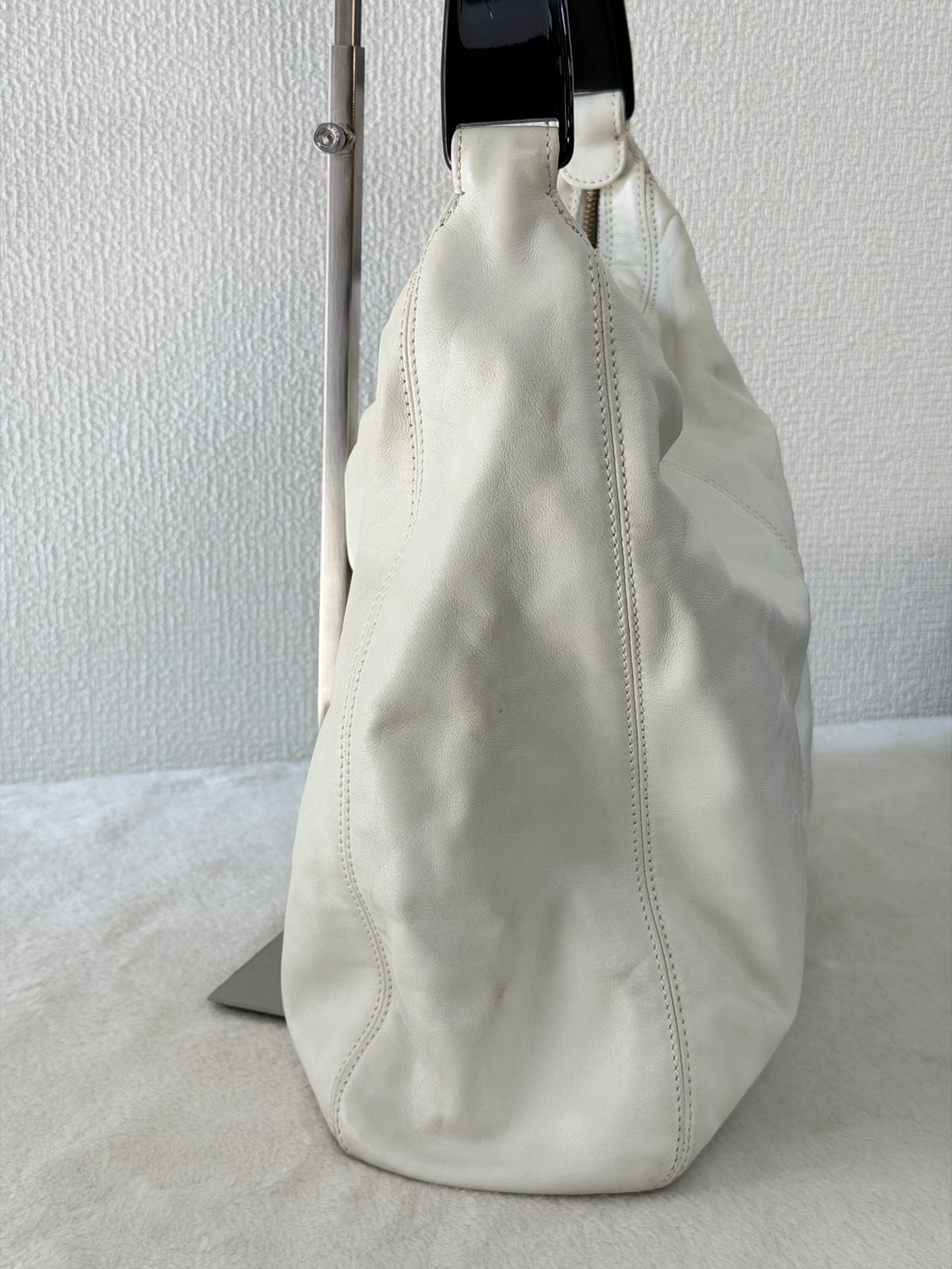 CHANEL White Leather Hobo Bag with Black Resin Handle Stitched CC