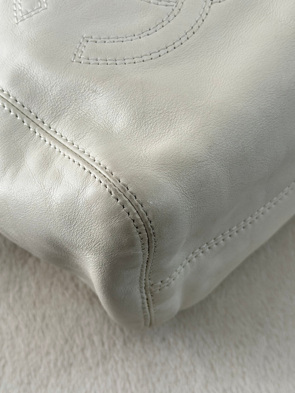 CHANEL White Leather Hobo Bag with Black Resin Handle Stitched CC
