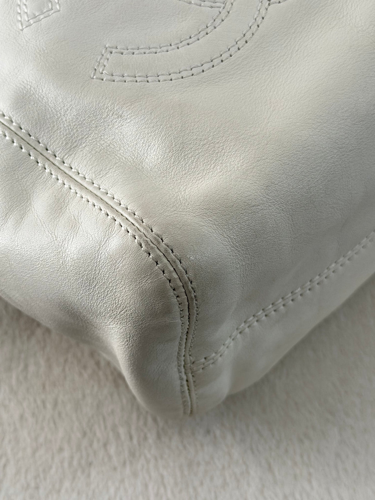 CHANEL White Leather Hobo Bag with Black Resin Handle Stitched CC