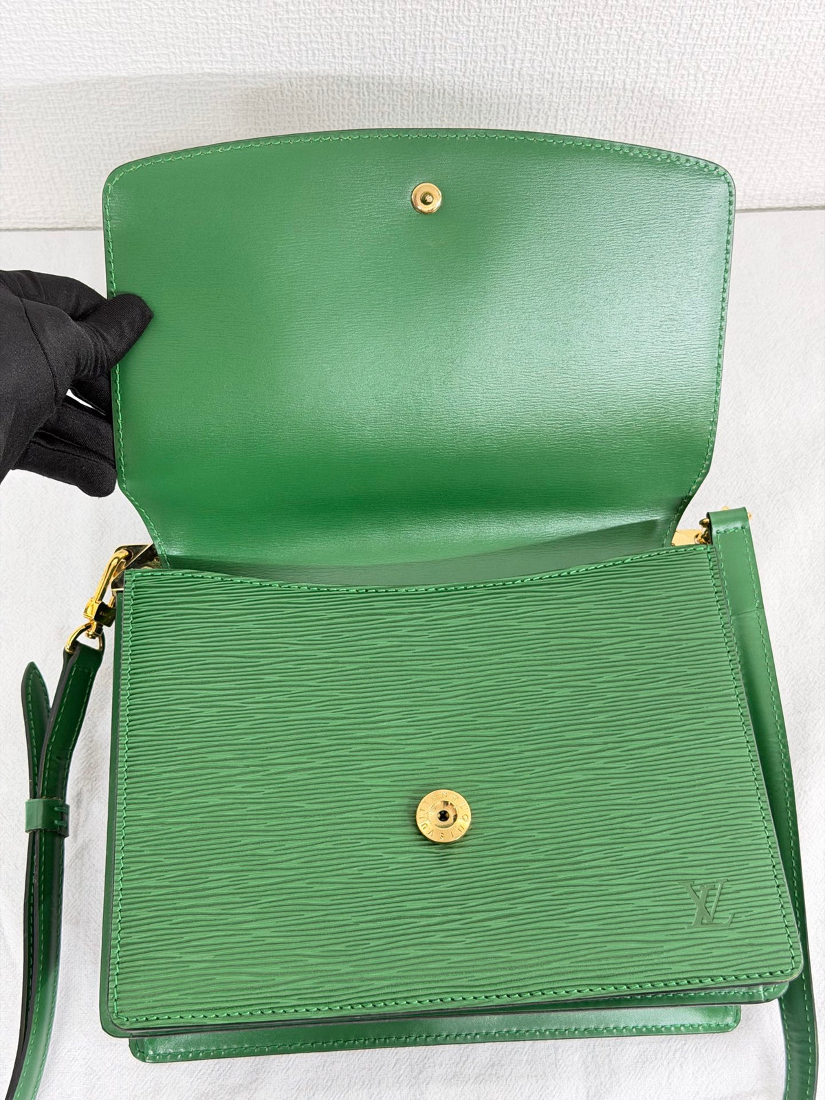 Louis Vuitton Epi Cluny Shoulder Bag