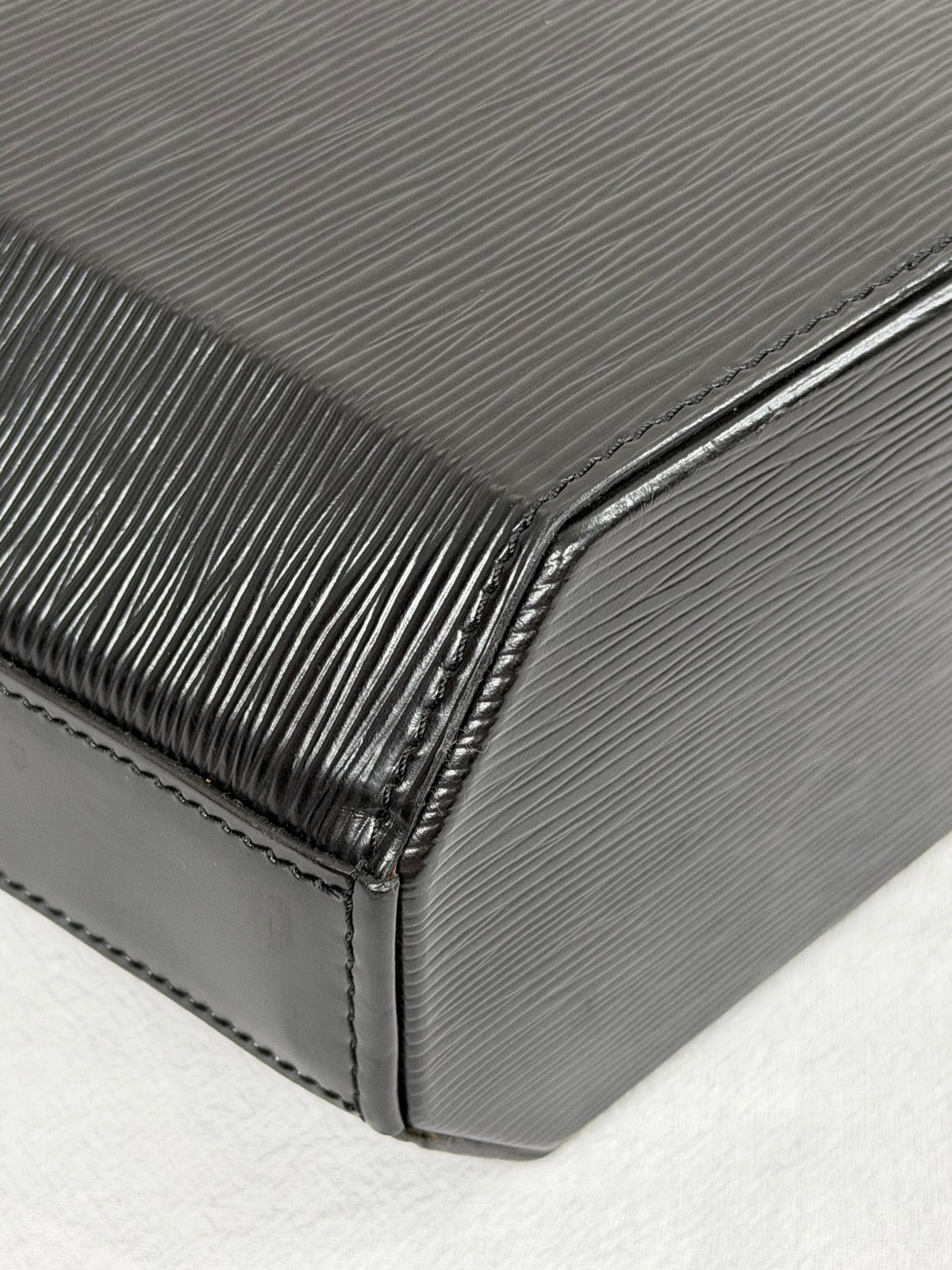 Louis Vuitton Epi Sac Seau Noir