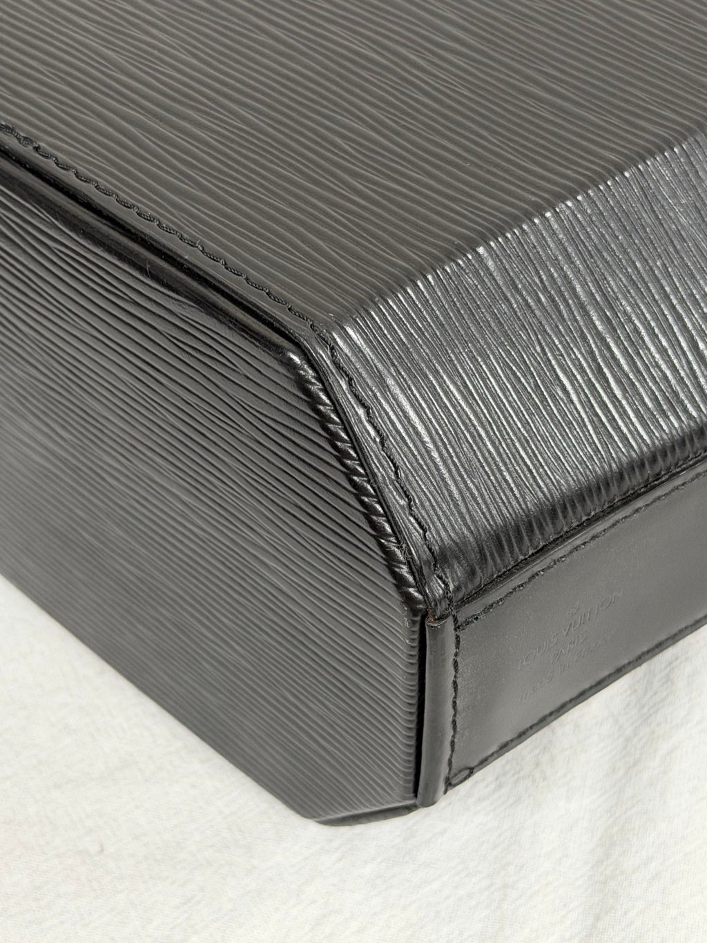 Louis Vuitton Epi Sac Seau Noir