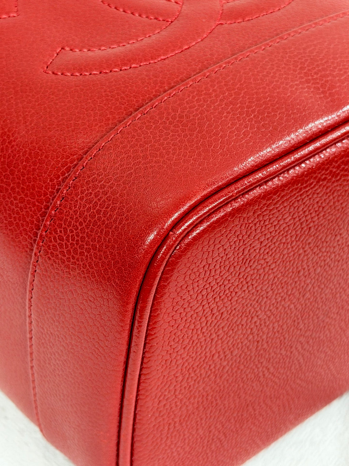 Chanel Vintage Caviar Skin CC Vanity Case Bag