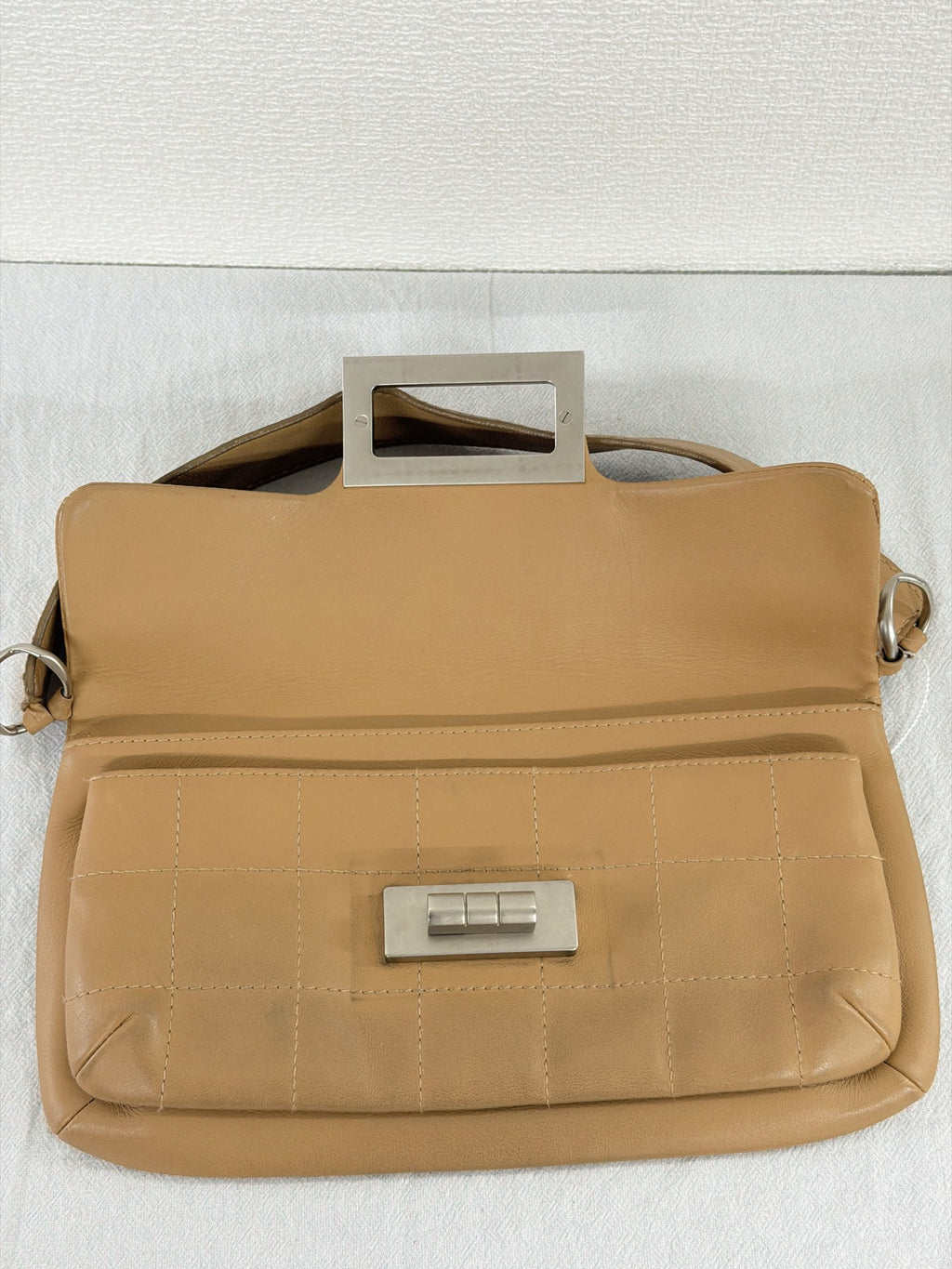 Chanel Vintage Chocolate Bar 2.55 Matte Silver Hardware Shoulder Bag Beige