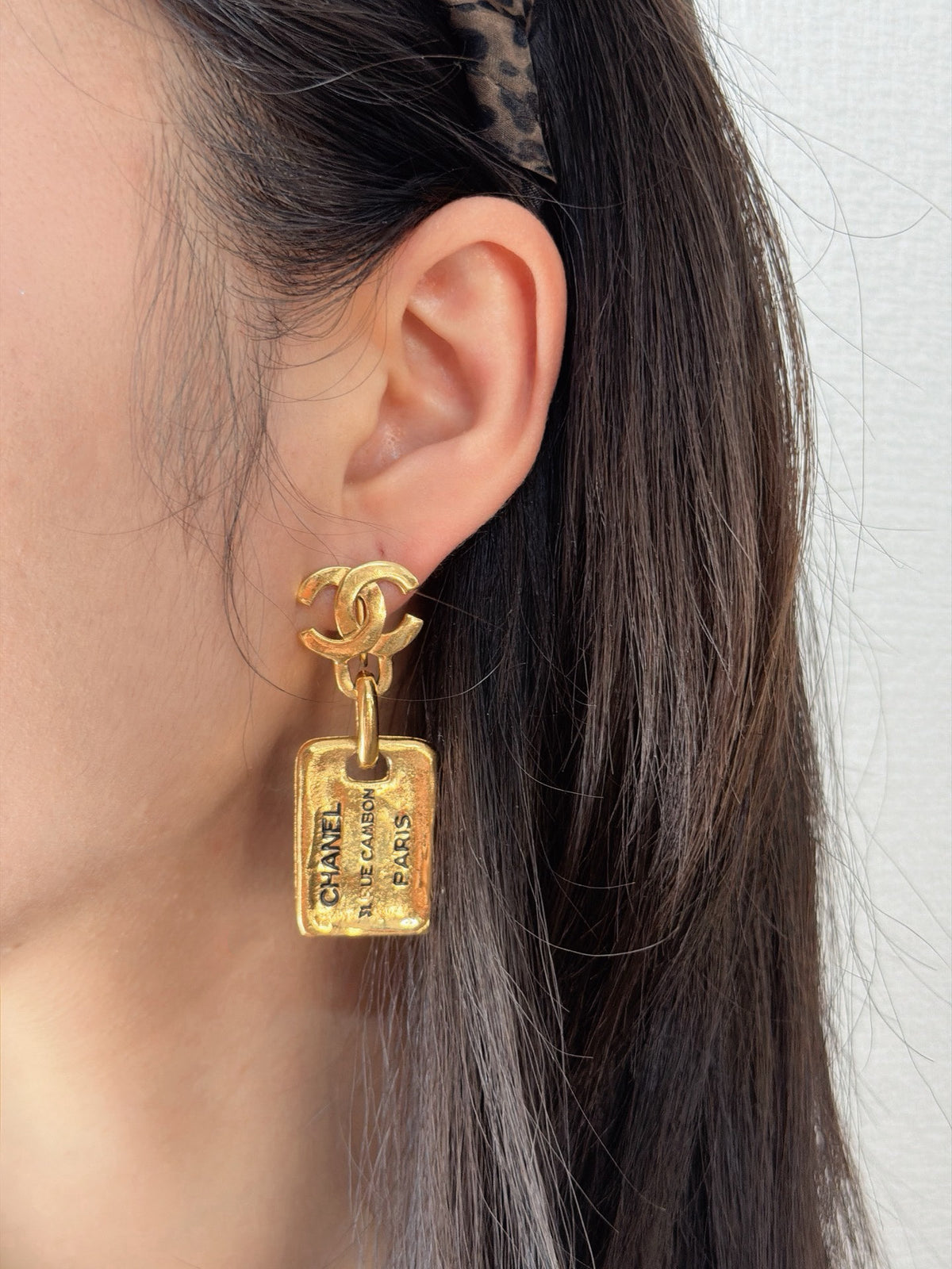 Chanel Vintage CC Cambon Plaque Swing Clip-On Earrings Gold