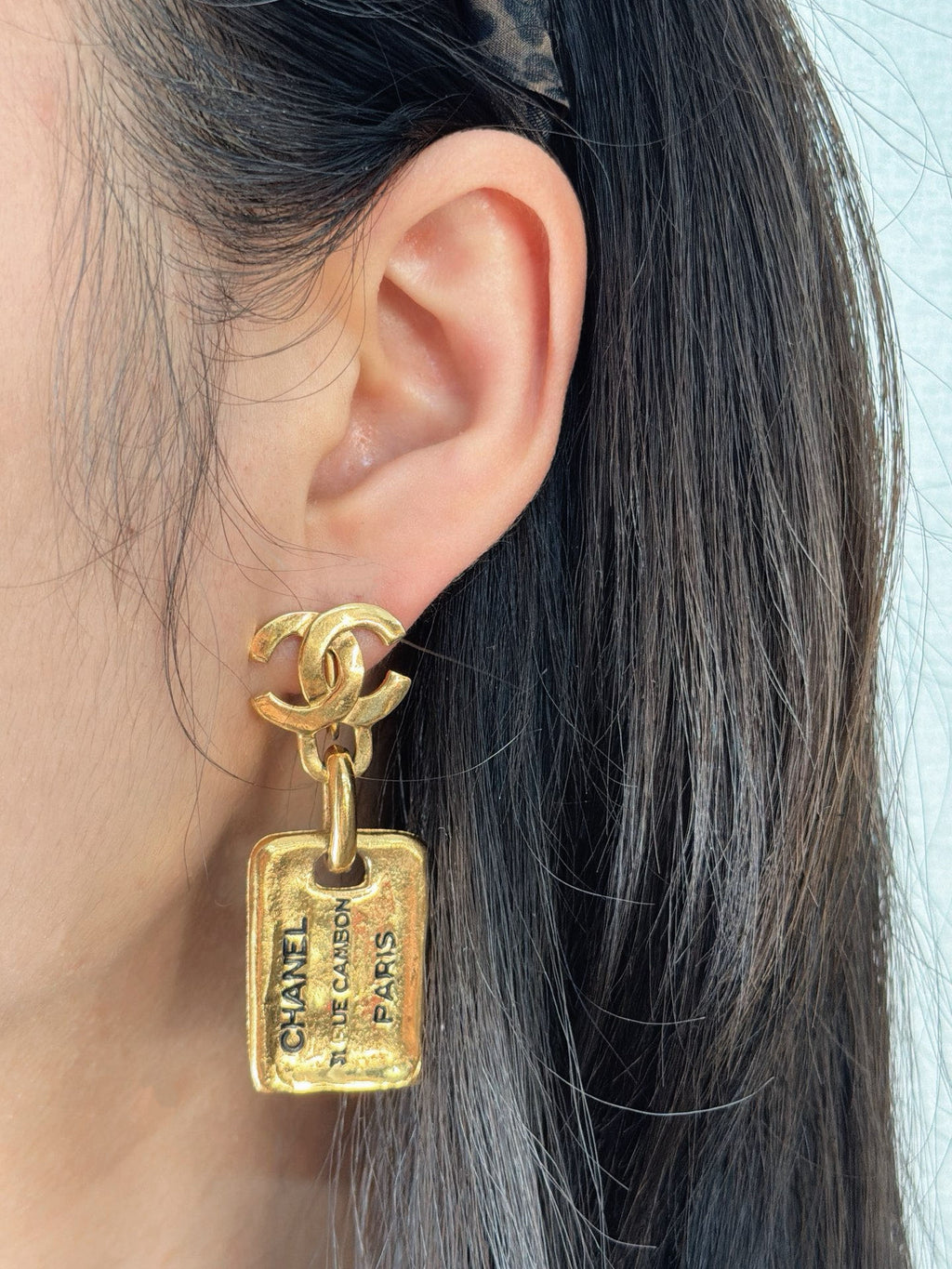 Chanel Vintage CC Cambon Plaque Swing Clip-On Earrings Gold