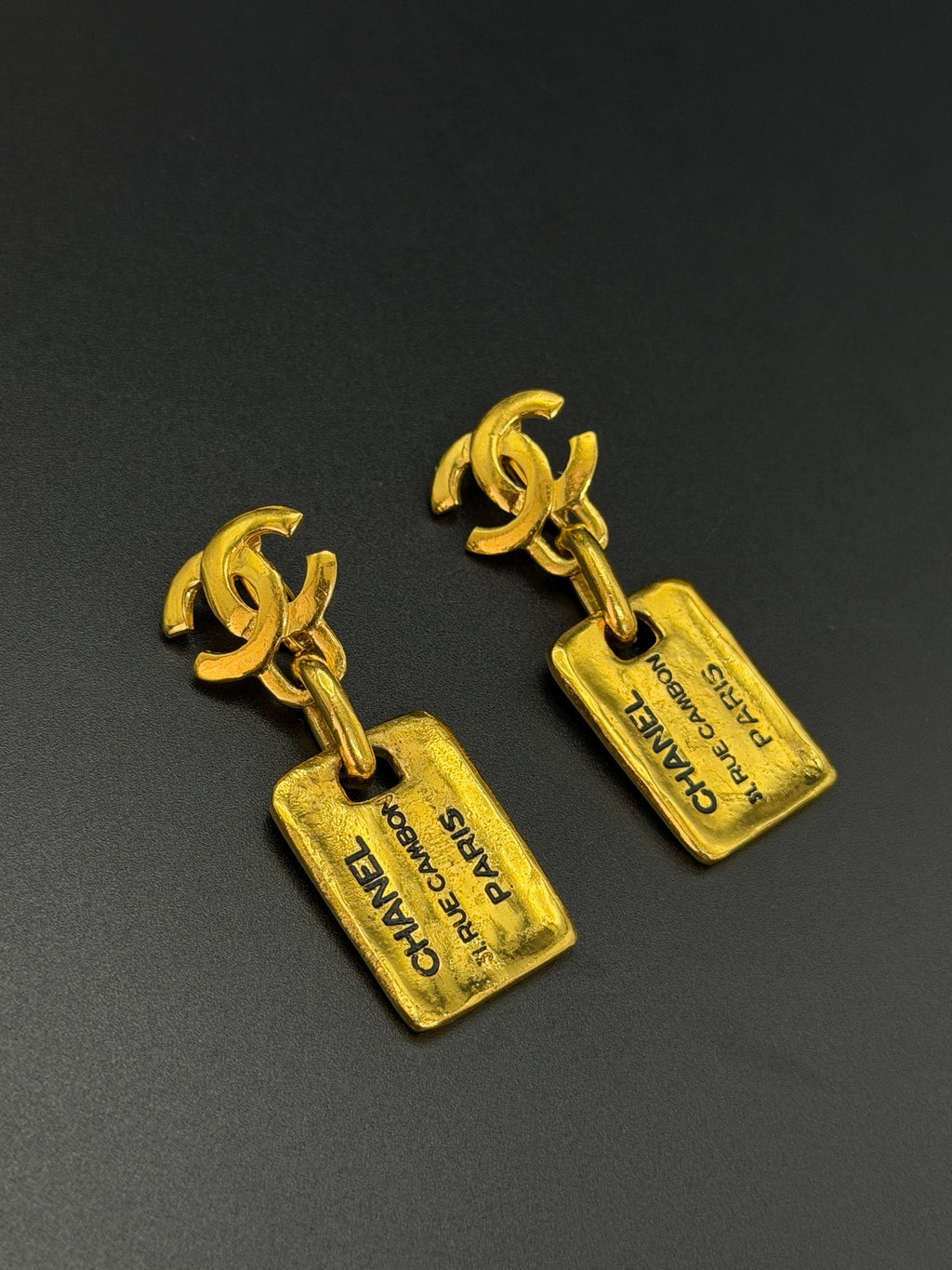 Chanel Vintage CC Cambon Plaque Swing Clip-On Earrings Gold