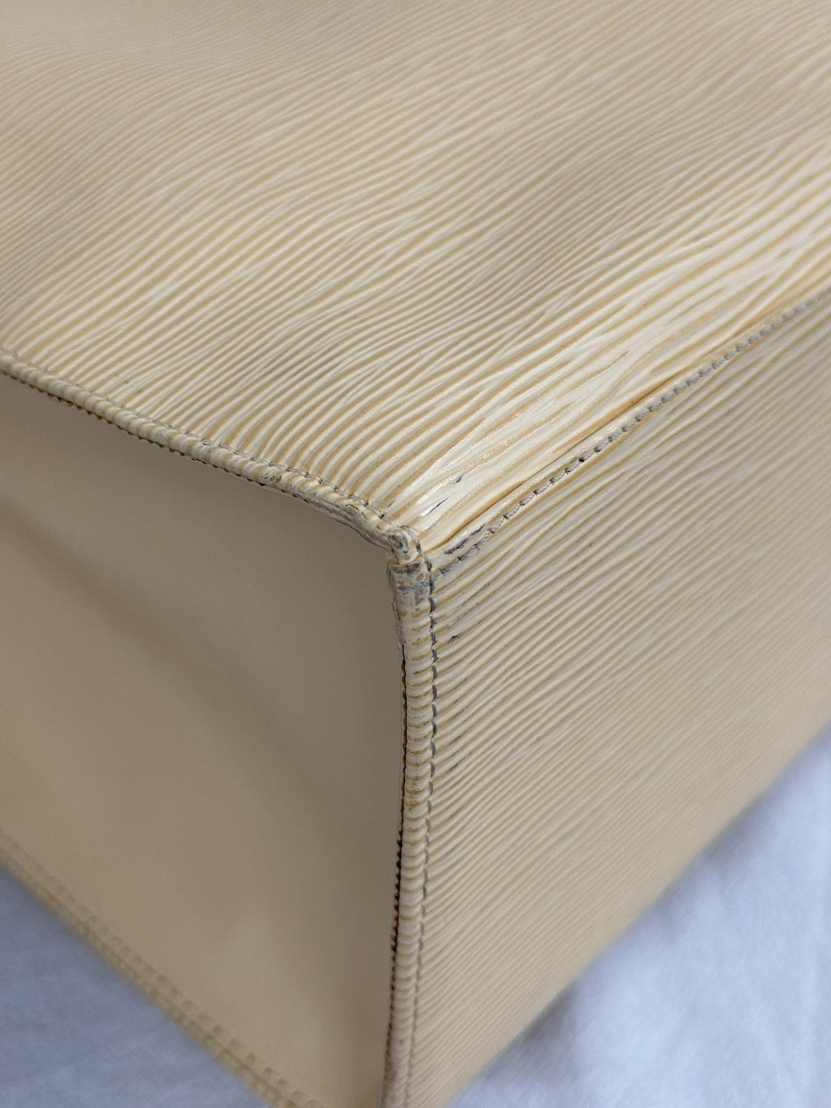 LOUIS VUITTON Epi Shoulderbag