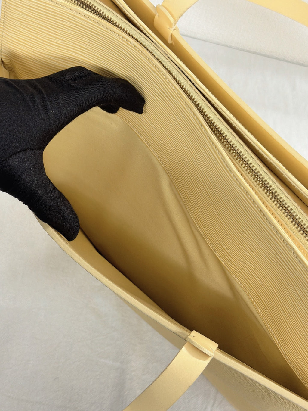 LOUIS VUITTON Epi Shoulderbag