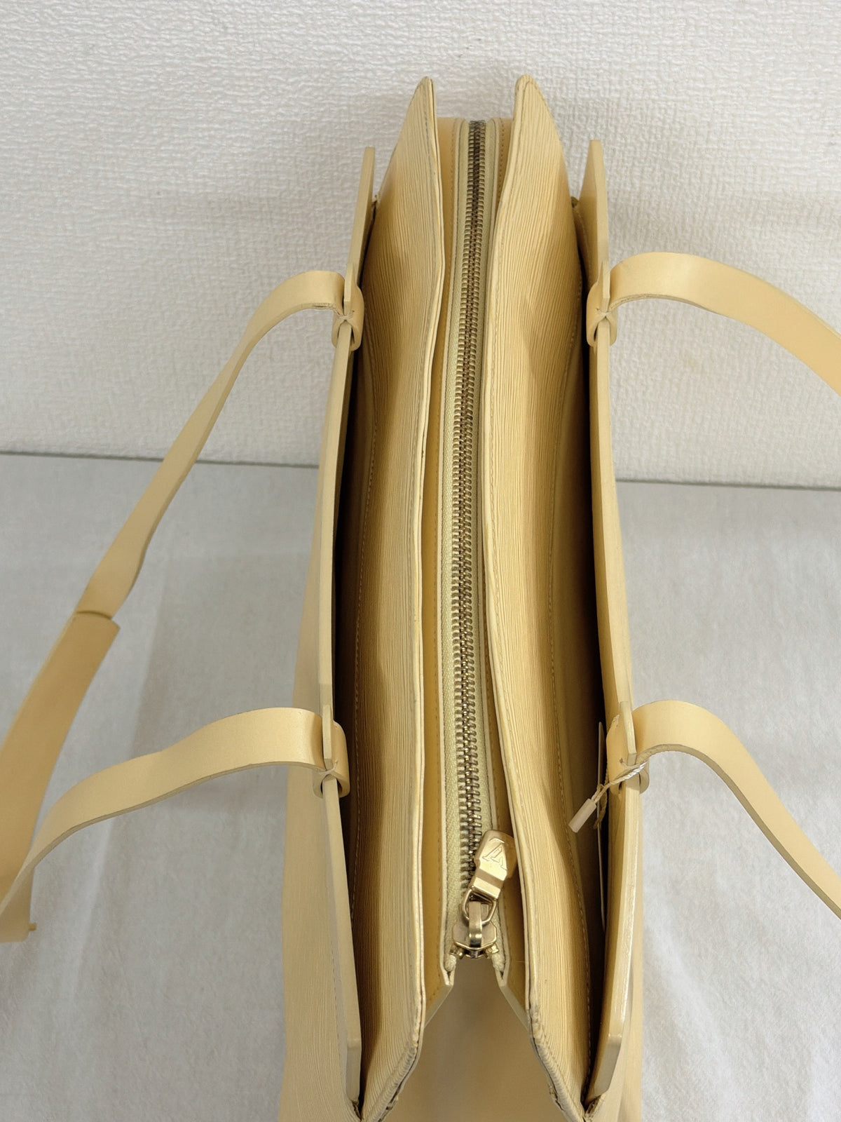 LOUIS VUITTON Epi Shoulderbag