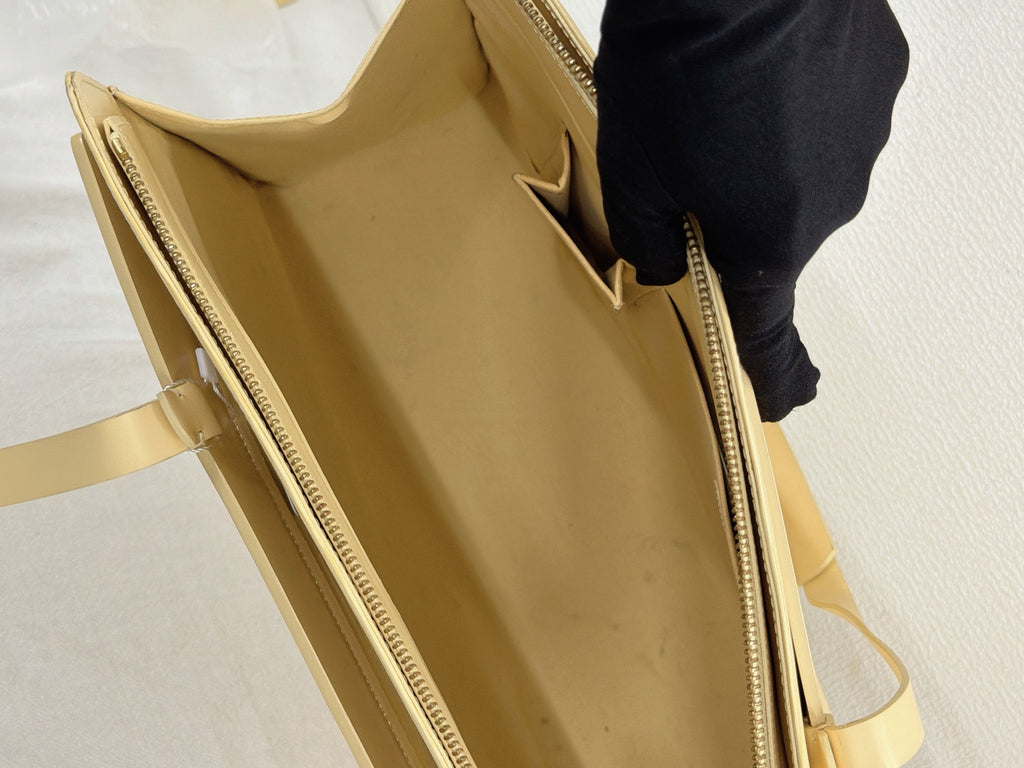 LOUIS VUITTON Epi Shoulderbag