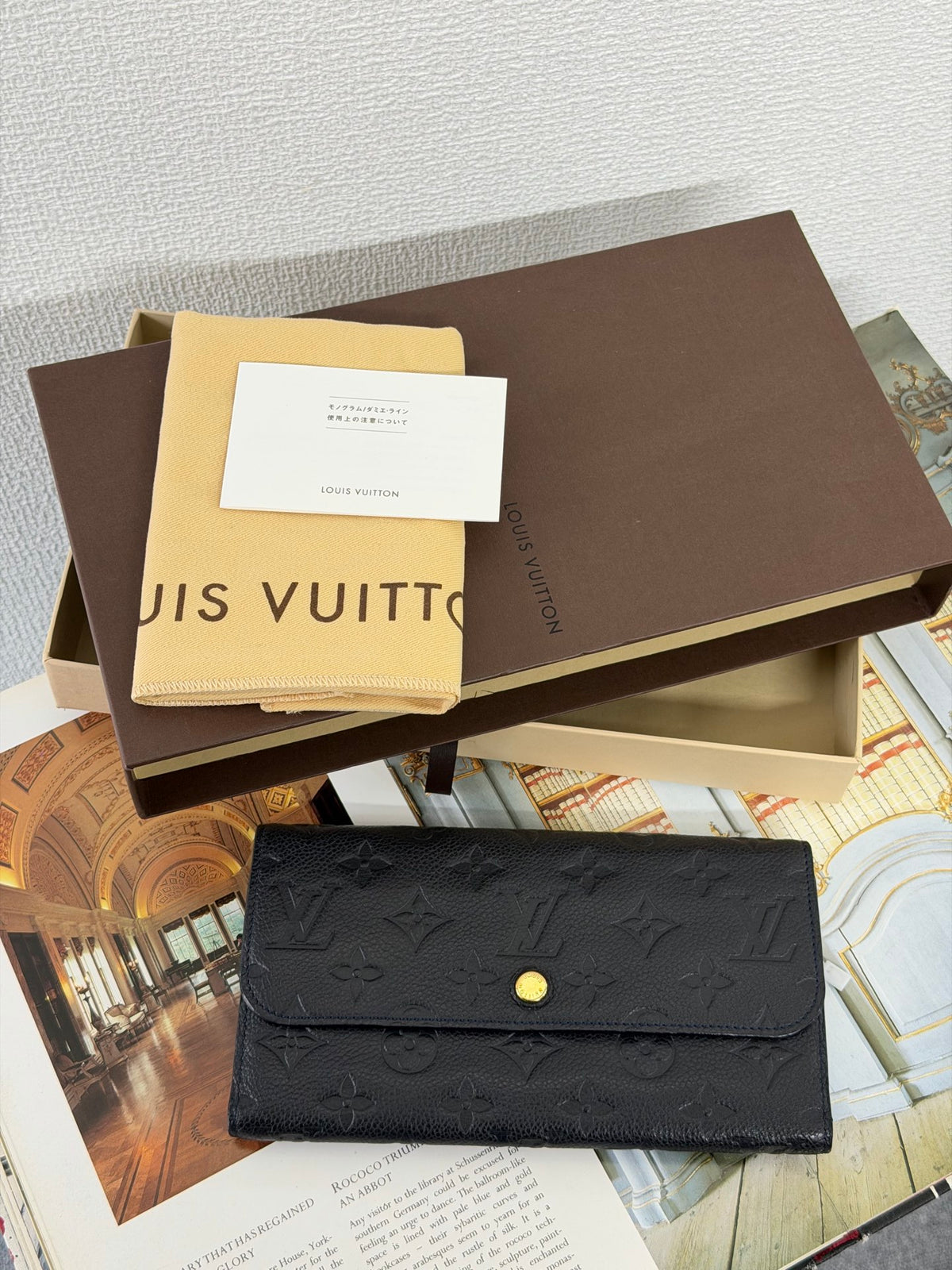 LOUIS VUITTON Zoe Leather Trifold Wallet