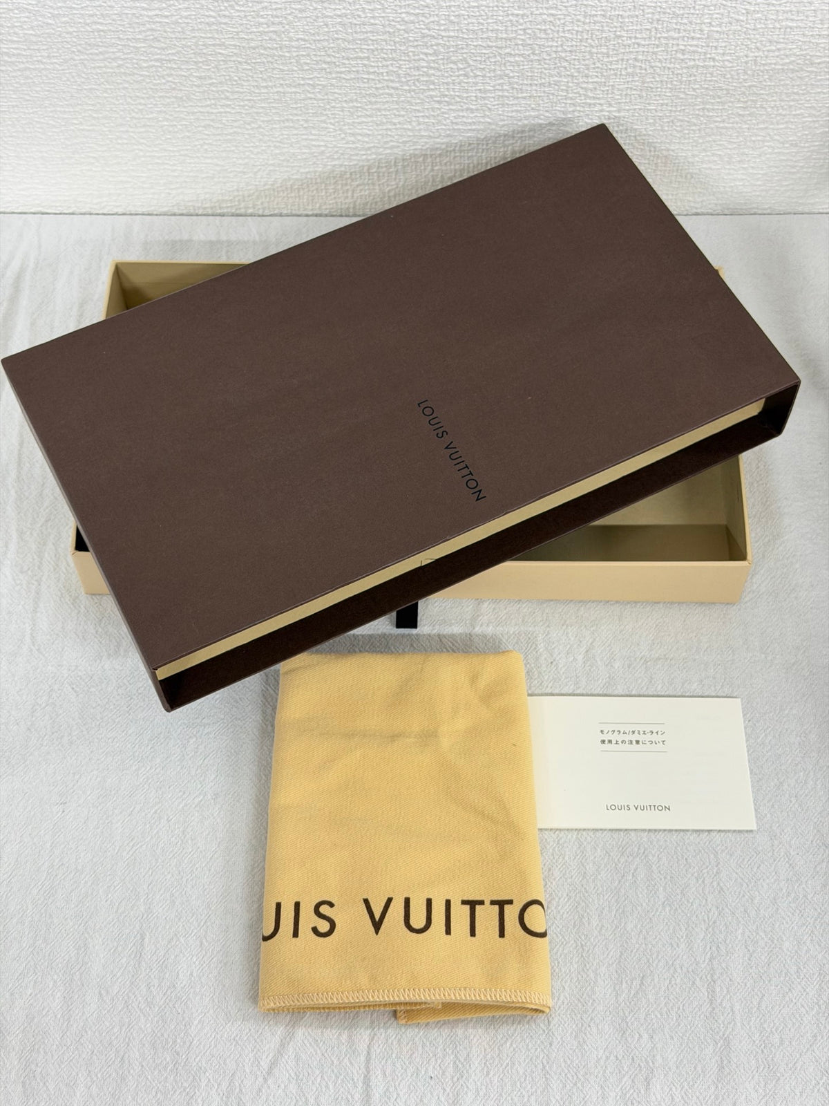 LOUIS VUITTON Zoe Leather Trifold Wallet