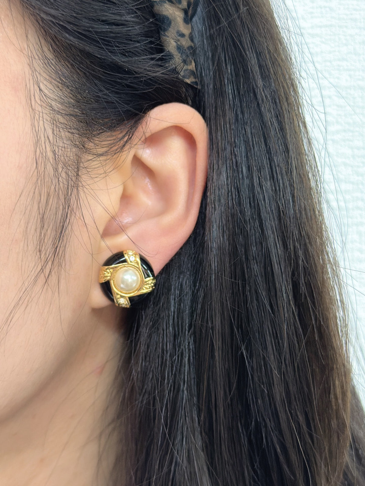 CHRISTIAN DIOR Black Enamel Pearl Line Stone Button Earrings