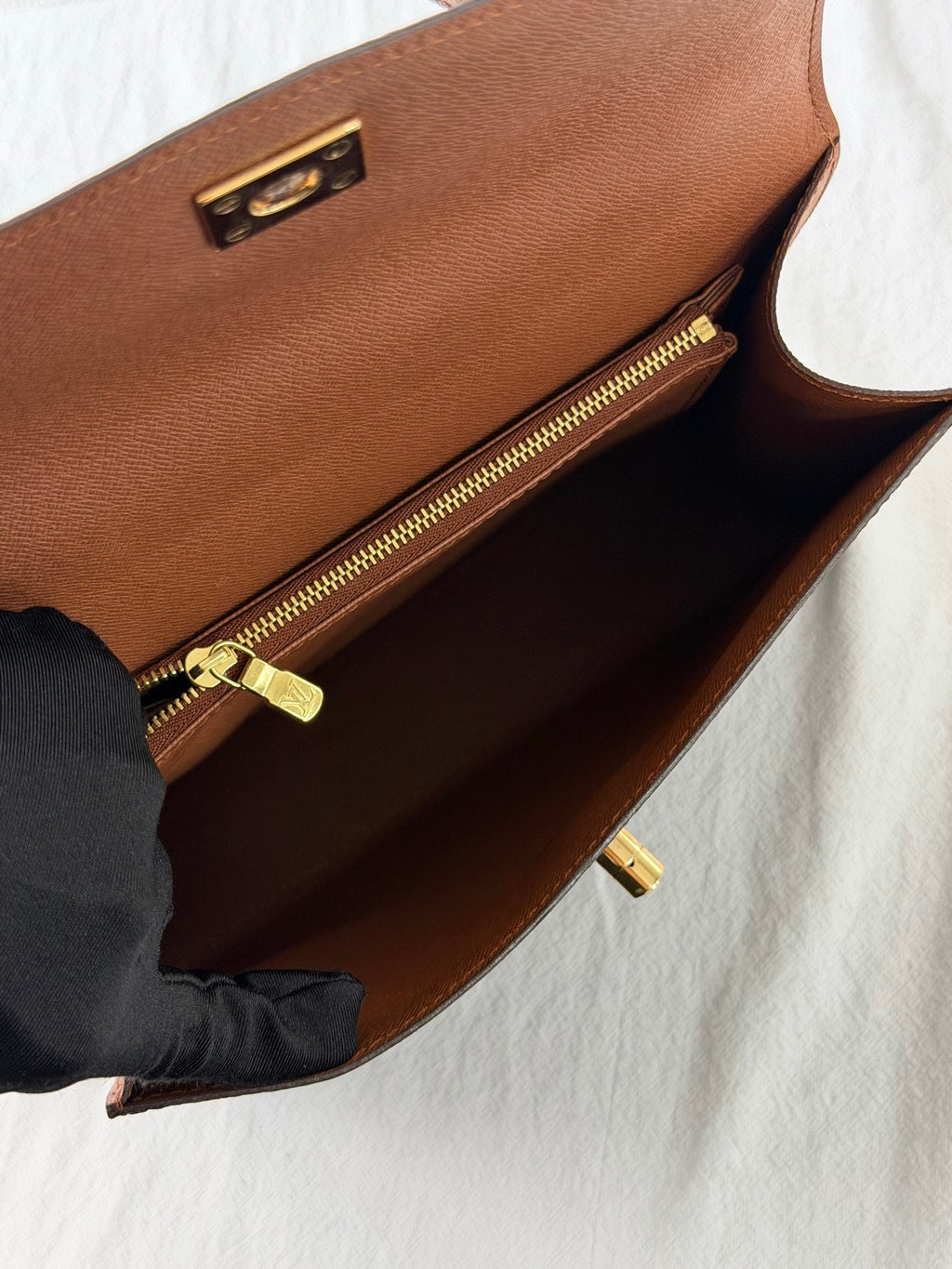 LOUIS VUITTON Monogram Kelly Handbag