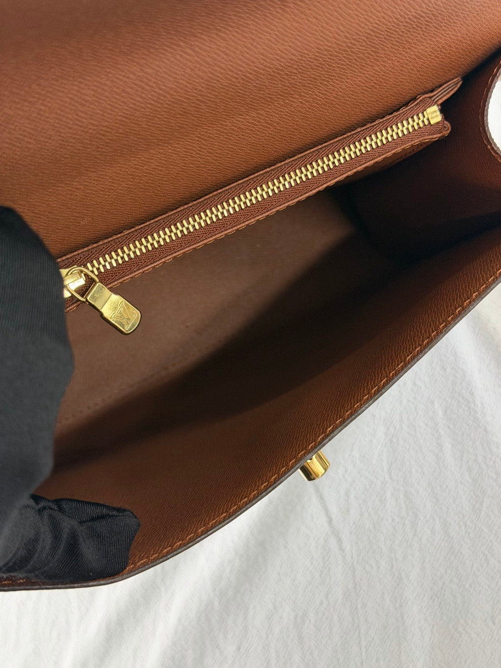 LOUIS VUITTON Monogram Kelly Handbag