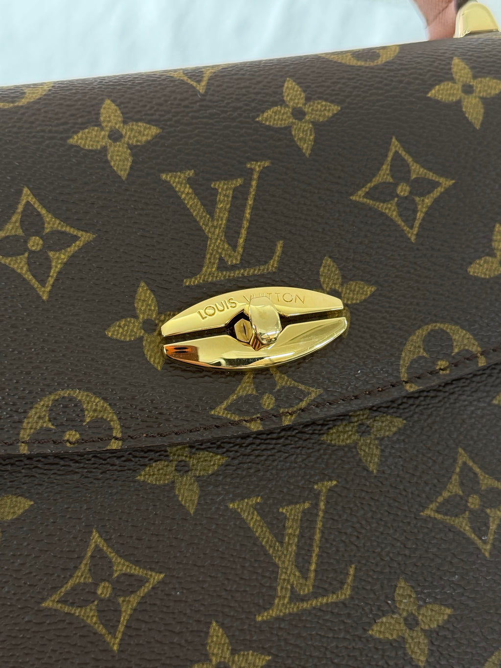 LOUIS VUITTON Monogram Kelly Handbag