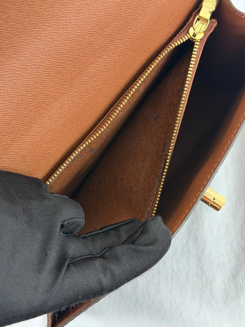LOUIS VUITTON Monogram Kelly Handbag