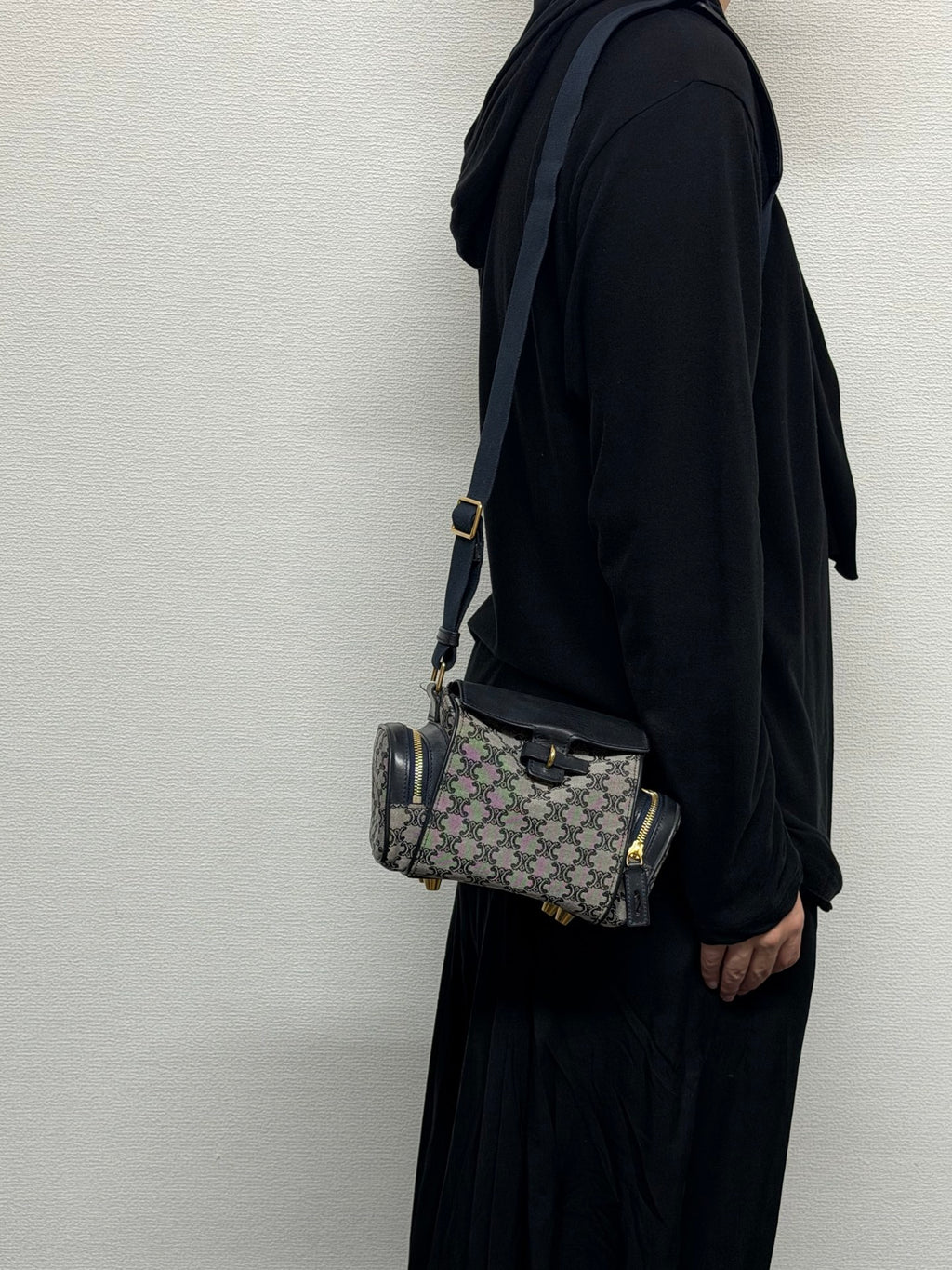 CELINE Triomphe Jacquard Canvas and Smooth Calfskin Side Zip Frame Shoulder Bag Black