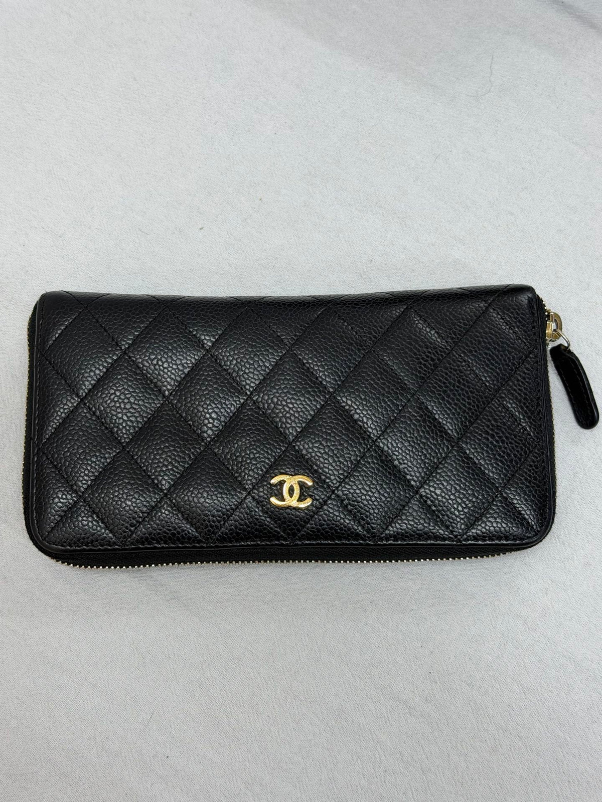 CHANEL  Classic Medium Zipped Wallet Caviar Skin Black Gold Hardware