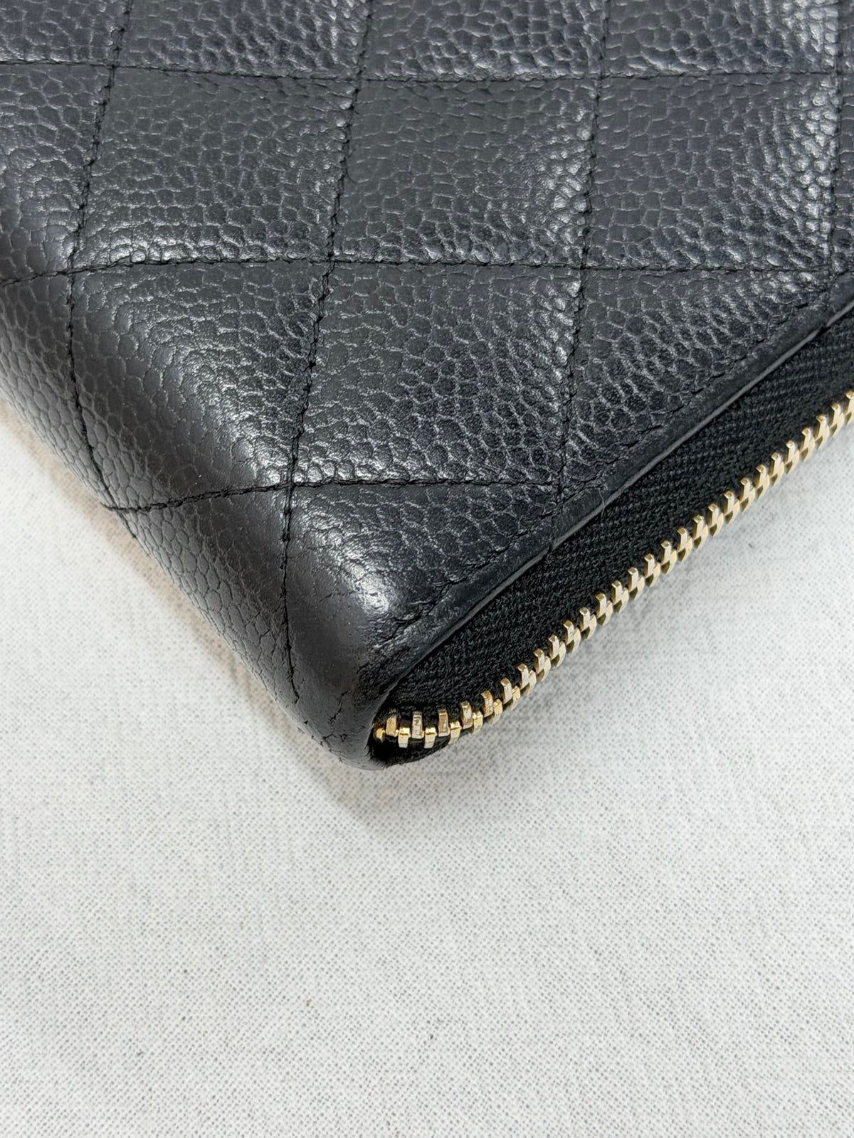 CHANEL  Classic Medium Zipped Wallet Caviar Skin Black Gold Hardware