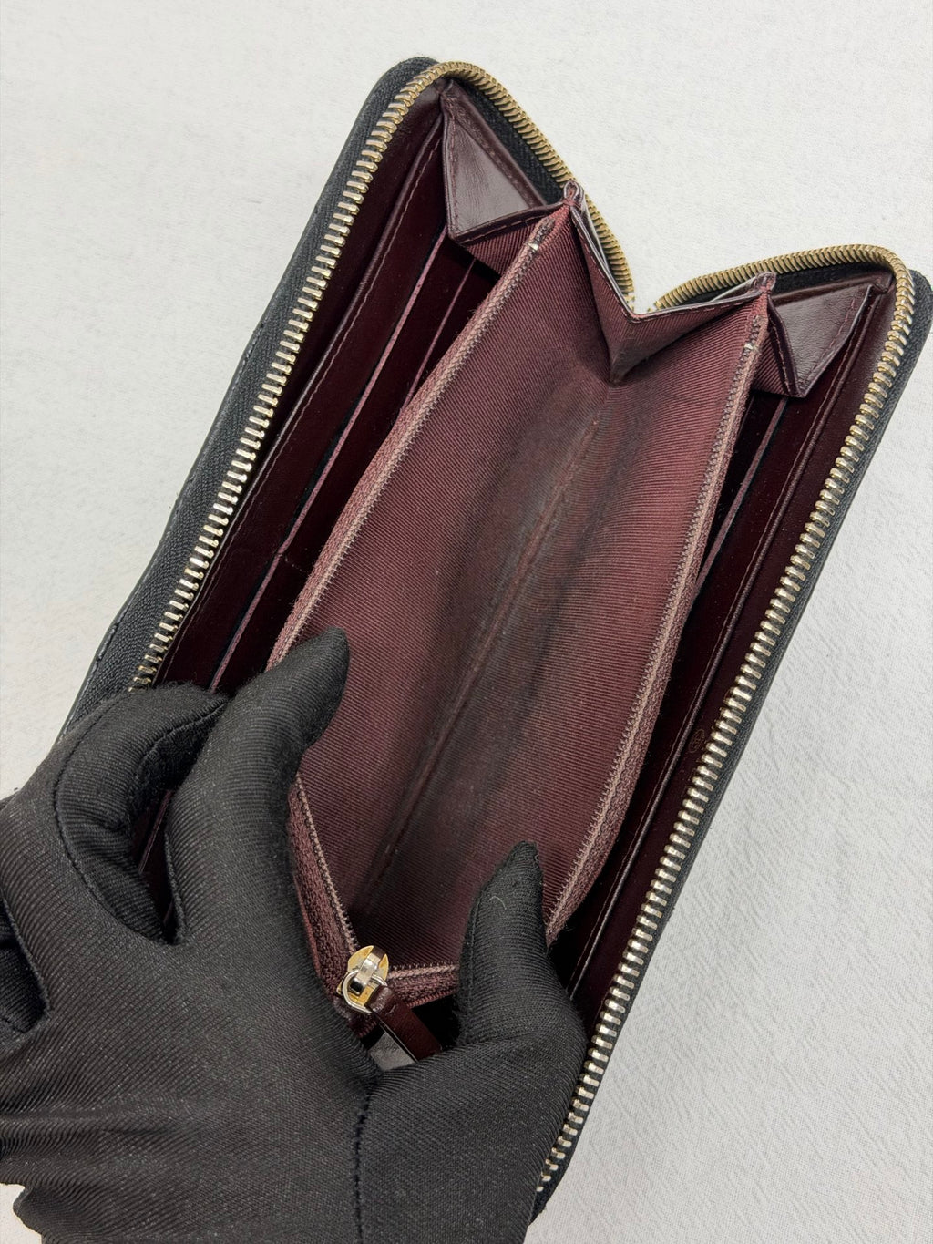CHANEL  Classic Medium Zipped Wallet Caviar Skin Black Gold Hardware