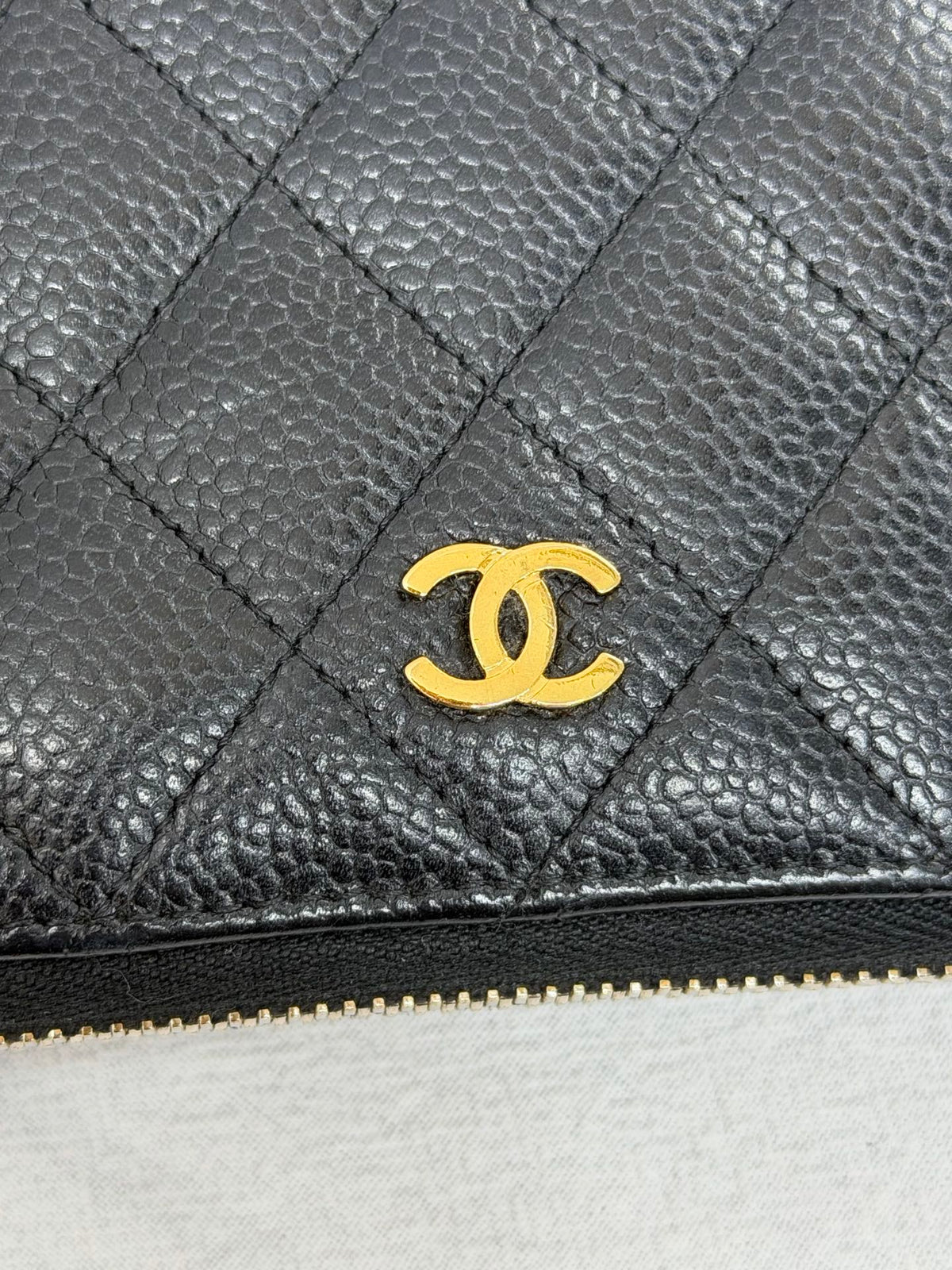 CHANEL  Classic Medium Zipped Wallet Caviar Skin Black Gold Hardware