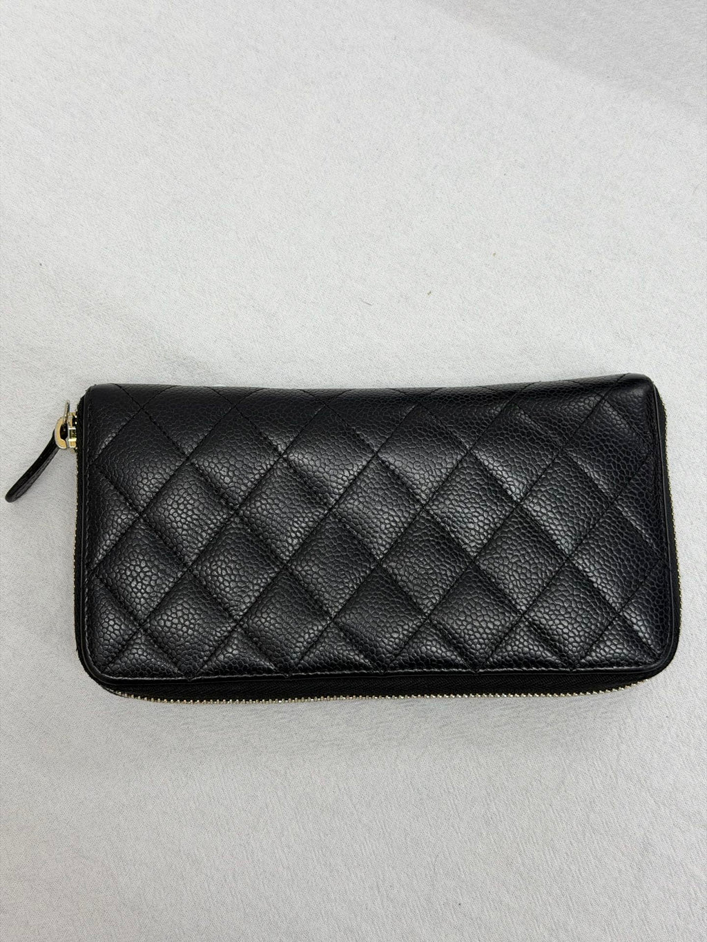 CHANEL  Classic Medium Zipped Wallet Caviar Skin Black Gold Hardware