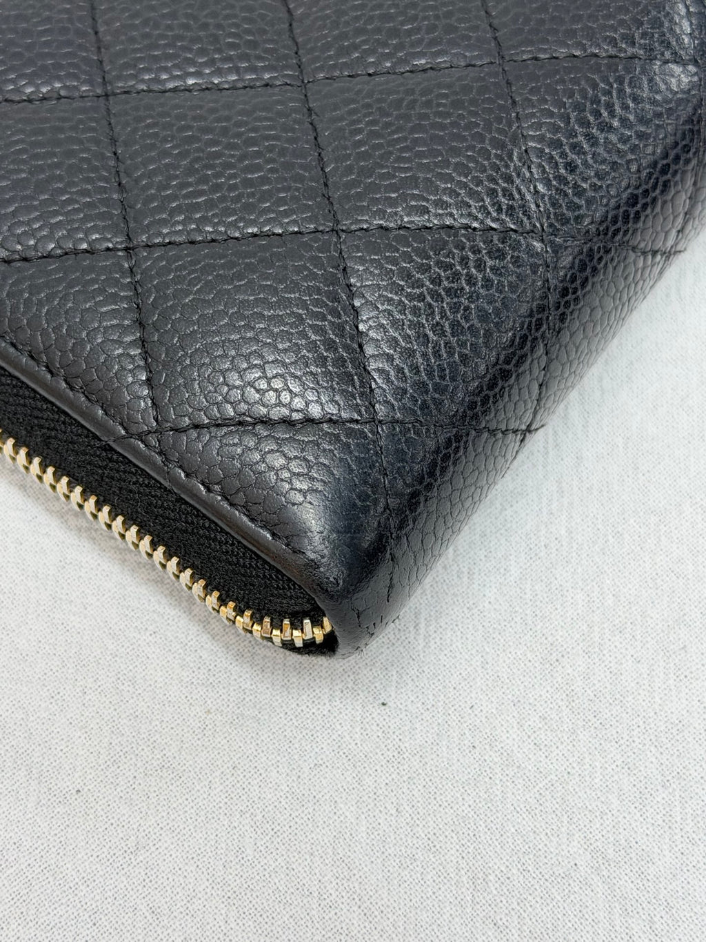 CHANEL  Classic Medium Zipped Wallet Caviar Skin Black Gold Hardware