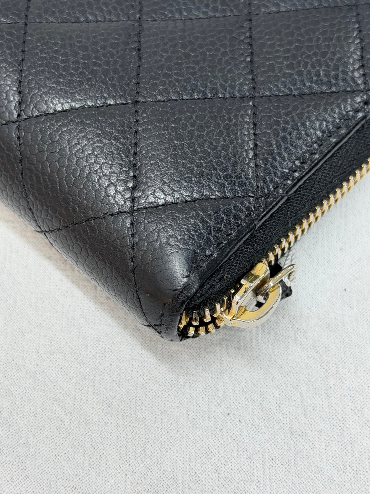 CHANEL  Classic Medium Zipped Wallet Caviar Skin Black Gold Hardware
